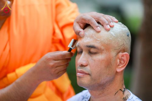 ภาพ No.135823:พิธีปลงผมธรรมทายาท โครงการบรรพชาและอุปสมบทหมู่ รุ่นบูชาธรรม 80 ปี หลวงพ่อธัมมชโย ณ หมู่บ้านบรรลุธรรม วัดพระธรรมกาย วันที่ 7 เมษายน พ.ศ. 2567