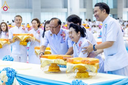 ภาพ No.215499:วันอาทิตย์ต้นเดือนที่ 6 เมษายน พ.ศ. 2568 ขบวนอัญเชิญผ้าป่าสมทบ มหาสังฆทาน 40,000 กว่าวัดทั่วประเทศ ณ สภาธรรมกายสากล วัดพระธรรมกาย