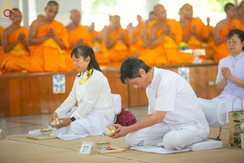 ภาพ No.205792:พิธีสวดพระพุทธมนต์ และถวายภัตตาหารเมนูสวรรค์แด่พระภิกษุ สามเณร วันจันทร์ที่ 3 กุมภาพันธ์ พ.ศ. 2568 ณ หอฉันคุณยายอาจารย์ฯ วัดพระธรรมกาย