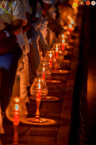 ภาพ No.224588:วันจันทร์ที่ 12 พฤษภาคม พ.ศ. 2568  ชาวพุทธในอินโดนีเซีย ร่วมฉลองวิสาขบูชาจุดประทีปกว่า 200,000 ดวง ณ พระมหาเจดีย์บรมพุทโธ  เจริญพุทธมนต์ถวาย “พระวชิรเกล้าเจ้าอยู่หัว”