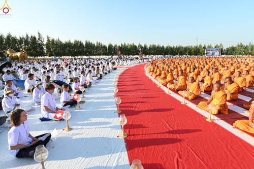 ภาพ No.301982:วันที่ 23 มกราคม พ.ศ. 2569 พิธีจุดประทีปธรรมถวายเป็นพุทธบูชา และบูชาธรรมมหาปูชนียาจารย์  ณ อนุสรณ์สถานลำดับที่ 5 สถานที่เผยแผ่วิชชาธรรมกายครั้งแรก อนุสรณ์สถานบางปลา วัดบางปลา อำเภอบางเลน จังหวัดนครปฐม ในโครงการธรรมยาตรา กตัญญูบูชา มหาปูชนียาจารย์ พระมงคล