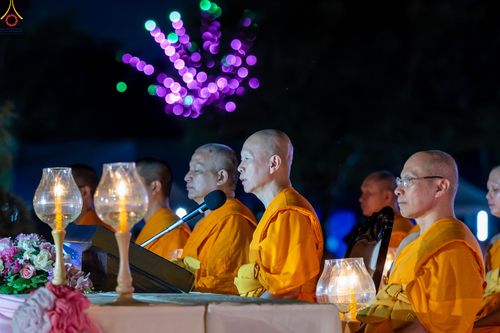 ภาพ No.294142:วันที่ 13 มกราคม พ.ศ. 2569 พิธีจุดประทีปถวายเป็นพุทธบูชา และบูชาธรรมมหาปูชนียาจารย์  (ภาพชุดที่ 2) ณ วัดสองพี่น้อง ต.ต้นตาล อ.สองพี่น้อง จ.สุพรรณบุรี ในโครงการธรรมยาตรา กตัญญูบูชา มหาปูชนียาจารย์ พระมงคลเทพมุนี(สด จนฺทสโร) พระผู้ปราบมาร อนุสรณ์สถาน 7 แห่