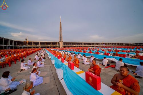 ภาพ No.221793:วันอังคารที่ 22 เมษายน พ.ศ. 2568 ภาพพิธีถวายมหาสังฆทานคณะสงฆ์ 40,000 กว่าวัดทั่วประเทศ เนื่องในวันคุ้มครองโลก ชุดที่ 2 (ปลื้มให้สมการรอคอย) ณ ลานธรรมพระมหาธรรมกายเจดีย์ วัดพระธรรมกาย