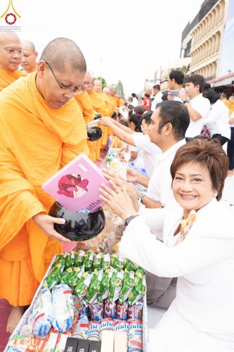 ภาพ No.126274:พิธีทำบุญเมืองนครราชสีมา ฉลอง 556 ปี ตักบาตรพระ 10,000 รูป ในวันเสาร์ที่ 2 มีนาคม พ.ศ.2567 ณ อนุสาวรีย์ท้าวสุรนารี จ.นครราชสีมา จัดโดย คณะสงฆ์จังหวัดนครราชสีมา ร่วมกับสำนักงานจังหวัดนครราชสีมา