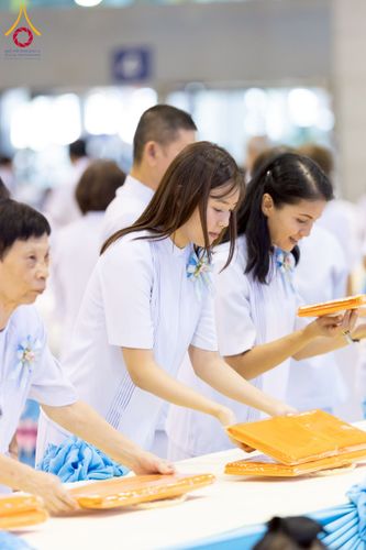 ภาพ No.215622:วันอาทิตย์ต้นเดือนที่ 6 เมษายน พ.ศ. 2568 ขบวนอัญเชิญผ้าป่าสมทบ มหาสังฆทาน 40,000 กว่าวัดทั่วประเทศ ณ สภาธรรมกายสากล วัดพระธรรมกาย