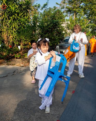ภาพ No.197871:พิธีตักบาตรพระธรรมยาตรา ณ อนุสรณ์สถานลำดับที่ 4 สถานที่เกิดด้วยกายธรรม วัดโบสถ์(บน) ต.บางคูเวียง จ.นนทบุรี ในโครงการธรรมยาตรา กตัญญูบูชา มหาปูชนียาจารย์ พระมงคลเทพมุนี(สด จนฺทสโร) พระผู้ปราบมาร อนุสรณ์สถาน 7 แห่ง ปีที่ 13 วันที่ 19 มกราคม พ.ศ. 2568