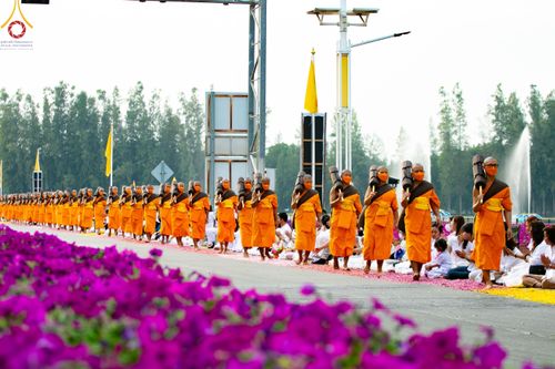 ภาพ No.120248:พิธีต้อนรับพระธรรมยาตรา ในโครงการธรรมยาตรา กตัญญูบูชา มหาปูชนียาจารย์ พระมงคลเทพมุนี(สด จนฺทสโร) พระผู้ปราบมาร อนุสรณ์สถาน 7 แห่ง ปีที่ 12 วันที่ 28 มกราคม พ.ศ. 2567 ณ วัดพระธรรมกาย จ.ปทุมธานี