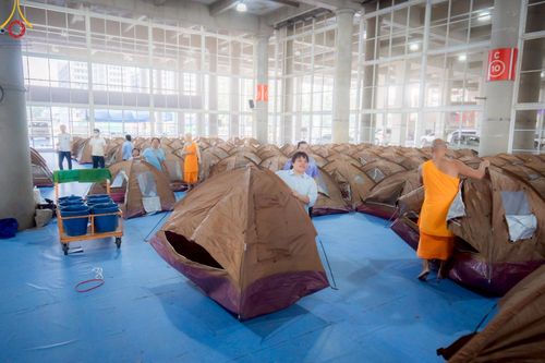 ภาพ No.218301:วันที่ 12-18 เมษายน พ.ศ. 2568 พระภิกษุและเจ้าหน้าที่อาสาสมัคร เตรียมพื้นที่ต้อนรับพักค้างพระสังฆาธิการ เนื่องในงานวันคุ้มครองโลก 22 เมษายน พ.ศ. 2568