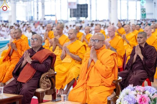 ภาพ No.159194:พิธีบูชาข้าวพระ ในวันอาทิตย์ต้นเดือน วันที่ 6 ตุลาคม พ.ศ. 2567 ณ สภาธรรมกายสากล วัดพระธรรมกาย