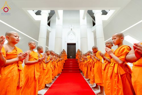 ภาพ No.223775:วันอาทิตย์ที่ 11 พฤษภาคม พ.ศ. 2568 พิธีอุปสมบทสามเณรเปรียญธรรมอุปสมบทอุทิศชีวิต 9 รูป อุบาสก 1 ท่าน ณ อุโบสถพระไตรปิฏกวัดพระธรรมกาย