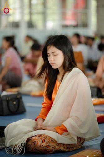 ภาพ No.143711:พิธีถวายผ้าไตร, สวดธรรมจักร, ปฏิบัติธรรม และฟังแสดงพระธรรมเทศนา ภาษาเมียนมา โดยมีสาธุชนชาวเมียนมากว่า 4,000 คน เข้าร่วมพิธี ณ มหารัตนวิหารคด วัดพระธรรมกาย วันอาทิตย์ที่ 7 กรกฎาคม พ.ศ. 2567