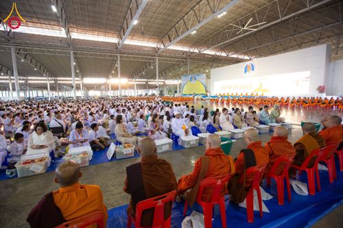 ภาพ No.209367:วันอาทิตย์ที่ 2 มีนาคม พ.ศ. 2568 พิธีตักบาตร ข้าวสารอาหารแห้ง ณ บ้านแก้วเรือนทองคุณยายฯ สภาธรรมกายสากล วัดพระธรรมกาย