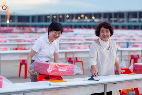 ภาพ No.219109:วันที่ 19-21 เมษายน พ.ศ. 2568 การเตรียมงานในลานธรรม , วิหารคด เพื่องานวันคุ้มครองโลก 22 เมษายน พ.ศ. 2568