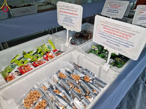 ภาพ No.108124:พิธีถวายภัตตาหารเป็นสังฆทาน แด่คณะพระธรรมยาตราฯ ในโครงการธรรมยาตรากตัญญูบูชา มหาปูชนียาจารย์ พระมงคลเทพมุนี(สด จนฺทสโร) พระผู้ปราบมาร อนุสรณ์สถาน 7 แห่ง ปีที่ 12 วันที่ 8 มกราคม พ.ศ. 2567 ณ อนุสรณ์สถานมหาวิหารพระมงคลเทพมุนี (โลตัสแลนด์) อ.สองพี่น้อง จ.สุ