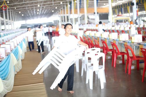 ภาพ No.59675:V.39 ทุ่มสุดใจ ธรรมชัย 80 ปี การเตรียมงาน การปฏิบัติงาน ของเจ้าหน้าที่หน่วยงานต่างๆ เพื่อพิธีฉลองอายุวัฒนมงคล 80 ปี หลวงพ่อธัมมชโย และรับถวายมหาสังฆทาน 10,000 กว่าวัดทั่วประเทศ ในวันคุ้มครองโลก จันทร์ที่ 22 เมษายน พ.ศ. 2567