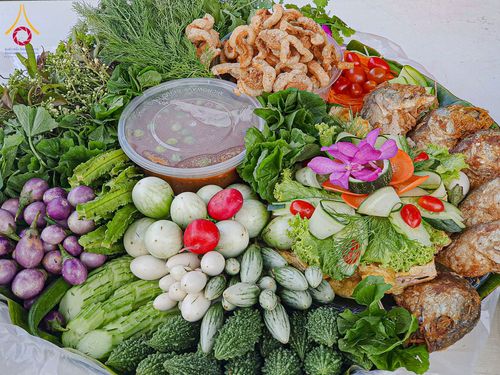 ภาพ No.195639:สาธุชนถวายภัตตาหารเป็นสังฆทาน แด่พระธรรมยาตรา ณ วัดสองพี่น้อง ต.ต้นตาล อ.สองพี่น้อง จ.สุพรรณบุรี ในโครงการธรรมยาตรา กตัญญูบูชา มหาปูชนียาจารย์ พระมงคลเทพมุนี(สด จนฺทสโร) พระผู้ปราบมาร อนุสรณ์สถาน 7 แห่ง ปีที่ 13 วันที่ 15 มกราคม พ.ศ. 2568