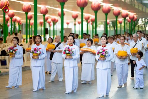 ภาพ No.244570:วันเสาร์ที่ 6 กันยายน พ.ศ. 2568 พิธีเวียนประทักษิณ และวันทาสีมาของนาคธรรมทายาท โครงการอุปสมบทหมู่บูชาธรรมครบรอบ 108 ปี วันครูผู้ค้นพบวิชชาธรรมกาย ณ โบสถ์พระไตรปิฎก วัดพระธรรมกาย