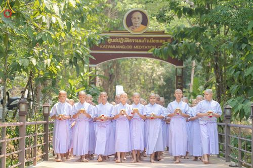 ภาพ No.135085: พิธีบรรพชาสามเณร  พิธีตักบาตรฉลองสามเณรใหม่ วันที่ 1 เมษายน พ.ศ.2567 ในโครงการบรรพชาสามเณรฟื้นฟูพระพุทธศาสนาทั่วไทย ณ ศูนย์ปฏิบัติธรรมแก้วเมืองเลย