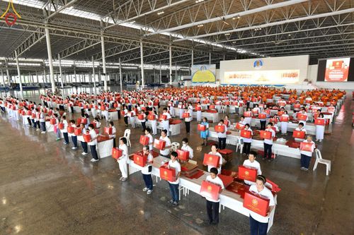 ภาพ No.210909:วันที่ 15 มีนาคม พ.ศ. 2568  บุญบรรจุกล่องไทยธรรม เพื่อถวายแด่พระสังฆาธิการ 40,000 กว่าวัดทั่วไทย ในวันคุ้มครองโลก 22 เมษายน พ.ศ. 2568