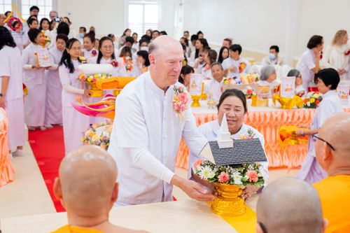 ภาพ No.175047:พิธีทอดกฐิน วัดพระธรรมกายซิลิคอนวัลเลย์ มลรัฐแคลิฟอร์เนีย ประเทศสหรัฐอเมริกา บูชาธรรม 80 ปี หลวงพ่อธัมมชโย โดยคณะศิษยานุศิษย์วัดพระธรรมกาย วันที่ 27 ตุลาคม พ.ศ. 2567
