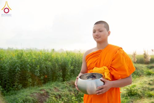 ภาพ No.217972:วันศุกร์ที่ 11 เมษายน พ.ศ. 2568 พระและสามเณร 99 รูป จากศูนย์ปฏิบัติธรรมระยอง(บ้านช่องลม) บิณฑบาต ณ ทุ่งปอเทือง ต.บางบุตร อ.บ้านค่าย จ.ระยอง เพื่อเป็นการฝึกสามเณรภาคฤดูร้อน ผ่านกิจวัตรบิณฑบาตในพื้นที่ชุมชน