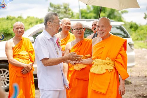 ภาพ No.241337:วันอาทิตย์ที่ 24 สิงหาคม พ.ศ.2568 พิธีปฐมผ้าป่าสถาปนาองค์พระเจดีย์เพื่อสร้างสันติภาพโลก พิธีไถ่ชีวิตโค สร้างมหากุศลด้วยการให้ชีวิตสัตว์เป็นทาน ณ ศูนย์ปฏิบัติธรรมสระบุรี อ.พระพุทธบาท จ.สระบุรี