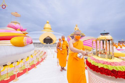 ภาพ No.118219:พิธีจุดประทีปถวายเป็นพุทธบูชา และบูชาธรรมมหาปูชนียาจารย์ พระมงคลเทพมุนี(สด จนฺทสโร) วันที่ 24 มกราคม พ.ศ. 2567 ณ อนุสรณ์สถานบางปลา อ.บางเลน จ.นครปฐม