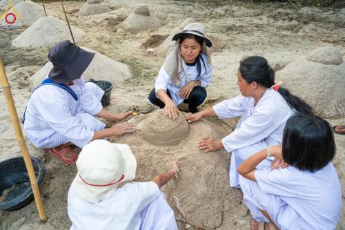 ภาพ No.140369:Photo Story มหัศจรรย์วัดดงดินแดง  EP.8  ภาพการเตรียมงาน การปฎิบัติงาน ของเหล่าผู้ทุ่มเทและเสียสละ เพื่อความสำเร็จของความมหัศจรรย์ ณ วัดดงดินแดง ต.ม่อนจอง อ.อมก๋อย จ.เชียงใหม่ วันที่ 1-7 เมษายน พ.ศ. 2567