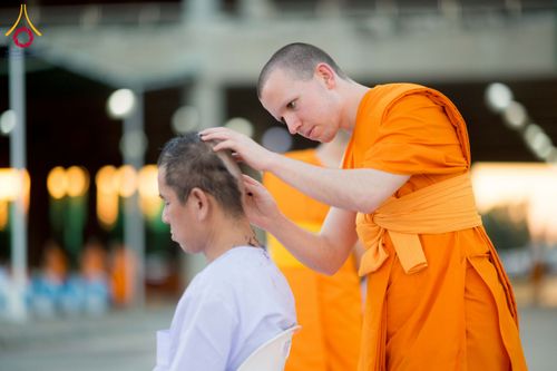 ภาพ No.274785:วันอาทิตย์ที่ 30 พฤศจิกายน พ.ศ. 2568 พิธีปลงผม โครงการอุปสมบทบูชาธรรมมหาปูชนียาจารย์ ปี 2568 ณ ลานธรรมพระมหาธรรมกายเจดีย์ ฝั่งทิศตะวันตก ระหว่างวิหารคดหมายเลข 8 และ 9 วัดพระธรรมกาย