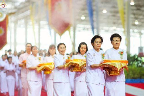 ภาพ No.240729:วันพุธที่ 27 สิงหาคม พ.ศ. 2568 พิธีทอดผ้าป่าเพื่อสร้างอาคาร  82 ปี หลวงพ่อธัมมชโย สมทบกฐินวัดพระธรรมกาย และกฐิน 30,000 วัดทั่วประเทศ ครั้งที่ 1