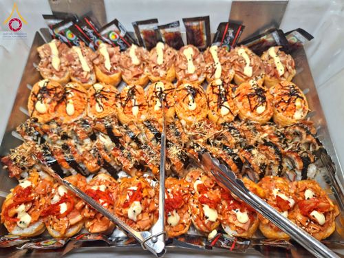 ภาพ No.202339:พิธีถวายภัตตาหารเป็นสังฆทาน แด่พระธรรมยาตรา ณ วัดพระธรรมกาย ตำบลคลองสาม อำเภอคลองหลวง จังหวัดปทุมธานี ในโครงการธรรมยาตรา กตัญญูบูชา มหาปูชนียาจารย์ พระมงคลเทพมุนี(สด จนฺทสโร) พระผู้ปราบมาร อนุสรณ์สถาน 7 แห่ง ปีที่ 13 วันที่ 27 มกราคม พ.ศ. 2568