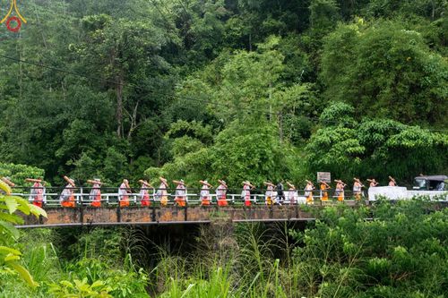 ภาพ No.140966:PhotoStory มหาศรัทธา ธรรมยาตราศรีลังกา EP.5 โครงการสยาม-ลังกา ธรรมยาตรา ฉลองเทศกาลวิสาขบูชาแห่งชาติ ศรีลังกา บูชาธรรม 80 ปีหลวงพ่อธัมมชโย เส้นทางจาก เมืองดัมบูลลา ไปยัง เมืองมาตะเล ตั้งแต่วันที่ 17-20 พฤษภาคม พ.ศ.2567