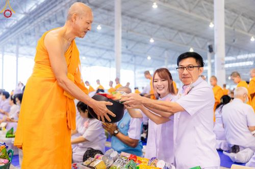 ภาพ No.205890:พิธีตักบาตร และ พิธีบูชาข้าวพระ ในวันอาทิตย์ต้นเดือน 2 กุมภาพันธ์ พ.ศ. 2568 ณ สภาธรรมกายสากล วัดพระธรรมกาย