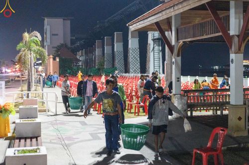 ภาพ No.185609:V.47 เบื้องหลังของเบื้องหน้า งานตักบาตรพระ 10,000 รูป ณ จ.กาญจนบุรี วันที่ 20-21 ธันวาคม พ.ศ. 2567