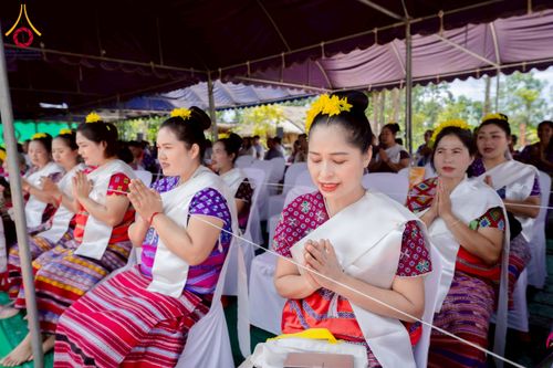 ภาพ No.255506:วันที่ 13 ตุลาคม พ.ศ. 2568 พิธีบรรจุพระบรมสารีริกธาตุ ผูกผ้า 7 สี เพื่อความเป็นสิริมงคล  และ ยกช่อฟ้า ประดิษฐานบนหลังคาอุโบสถวัดทุ่งเจริญธรรม ถวายบูชาธรรม 81 ปี หลวงพ่อธัมมชโย โดยคณะศิษยานุศิษย์ ณ วัดทุ่งเจริญธรรม อ.อมก๋อย จ.เชียงใหม่