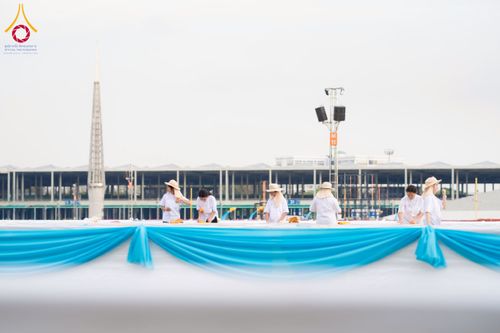 ภาพ No.217772:วันที่ 10-14 เมษายน พ.ศ. 2568 เจ้าหน้าที่อาสาสมัคร เตรียมงานวันคุ้มครองโลก ชุดที่ 2 วัดพระธรรมกาย จ.ปทุมธานี