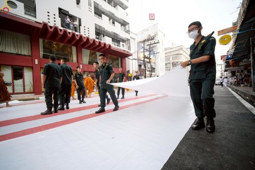 ภาพ No.237374:วันที่ 9-10 สิงหาคม พ.ศ. 2568 การเตรียมงาน เก็บงาน ของเจ้าหน้าที่ทุกสถานะ ในงานมหาสังฆทาน ตักบาตรพระ 10,000 รูป ใจกลางเมืองหาดใหญ่ จ.สงขลา