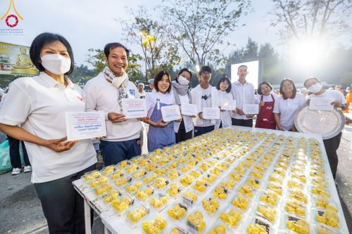 ภาพ No.111884:พิธีถวายภัตตาหารเป็นสังฆทาน แด่คณะพระธรรมยาตราฯ ในโครงการธรรมยาตรา กตัญญูบูชา มหาปูชนียาจารย์ พระมงคลเทพมุนี(สด จนฺทสโร) พระผู้ปราบมาร อนุสรณ์สถาน 7 แห่ง ปีที่ 12 วันที่ 14 มกราคม พ.ศ. 2567 ณ อนุสรณ์สถานมหาวิหารพระมงคลเทพมุนี  (โลตัสแลนด์) อ.สองพี่น้อง จ