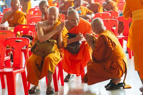 ภาพ No.60352:การต้อนรับพระสังฆาธิการ 10,000 กว่าวัดทั่วประเทศ พิธีมอบปัจจัยช่วยเหลือครู 4 จังหวัดชายแดนภาคใต้ พิธีปฏิบัติธรรม ในวันคุ้มครองโลก วันจันทร์ที่ 22 เมษายน พ.ศ.2567 ณ วัดพระธรรมกาย จ.ปทุมธานี