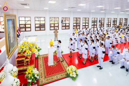 ภาพ No.276050:วันที่ 5 ธันวาคม พ.ศ. 2568 พสกนิกรอำเภอคลองหลวง พร้อมใจบำเพ็ญกุศลอุทิศถวาย “ในหลวงรัชกาลที่ 9” น้อมรำลึกในพระมหากรุณาธิคุณ เนื่องในวันคล้ายวันพระบรมราชสมภพ วันชาติ และวันพ่อแห่งชาติ ณ อาคารปลูกศรัทธา 2 วัดพระธรรมกาย อำเภอคลองหลวง จังหวัดปทุมธานี