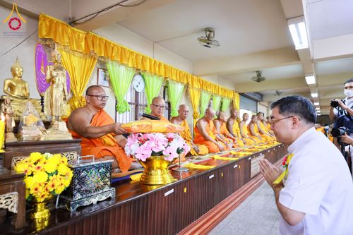 ภาพ No.196619:พิธีทอดผ้าป่าทำนุบำรุงศาสนสถาน ณ วัดไทยเจริญ ตำบลบางขุนกอง อำเภอบางกรวย จังหวัดนนทบุรี  ในโครงการธรรมยาตรา กตัญญูบูชา มหาปูชนียาจารย์ พระมงคลเทพมุนี(สด จนฺทสโร) พระผู้ปราบมาร อนุสรณ์สถาน 7 แห่ง ปีที่ 13 วันที่ 17 มกราคม พ.ศ. 2568