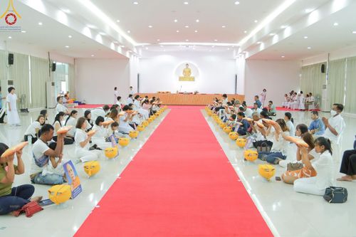 ภาพ No.216222:วันเสาร์ที่ 5 เมษายน พ.ศ. 2568 พิธีตัดปอยผม พิธีขอขมาผู้ปกครอง พิธีขอขมามอบผ้าไตร พิธีบรรพชา พิธีถวายบาตรสามเณร ณ ศูนย์ปฏิบัติธรรมและศูนย์อบรมเยาวชนเพชรบุรี ต.ท่าแลง อ.ท่ายาง จ.เพชรบุรี