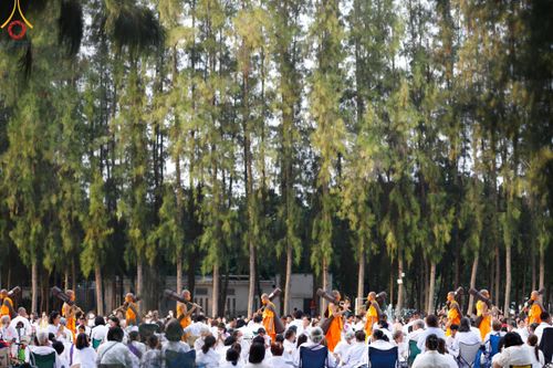 ภาพ No.120348:พิธีต้อนรับพระธรรมยาตรา ในโครงการธรรมยาตรา กตัญญูบูชา มหาปูชนียาจารย์ พระมงคลเทพมุนี(สด จนฺทสโร) พระผู้ปราบมาร อนุสรณ์สถาน 7 แห่ง ปีที่ 12 วันที่ 28 มกราคม พ.ศ. 2567 ณ วัดพระธรรมกาย จ.ปทุมธานี (ชุดที่ 2)