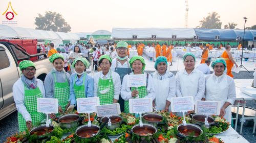 ภาพ No.191060:พิธีถวายภัตตาหารเป็นสังฆทาน แด่พระธรรมยาตรา ณ อนุสรณ์สถานคลองบางนางแท่น อ.สามพราน จ.นครปฐม ในโครงการธรรมยาตรา กตัญญูบูชา มหาปูชนียาจารย์ พระมงคลเทพมุนี(สด จนฺทสโร) พระผู้ปราบมาร อนุสรณ์สถาน 7 แห่ง ปีที่ 13 วันที่ 8 มกราคม พ.ศ. 2568