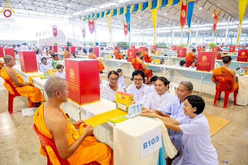 ภาพ No.147088:พิธีมุทิตาสักการะพระภิกษุ ผู้สอบได้เปรียญธรรม 9 ประโยคระดับโลกปีที่ 36, พิธีมอบโล่เกียรติยศและทุนการศึกษา สำนักเรียนบาลีดีเด่นทั่วประเทศ, พิธีถวายมหาสังฆทานคณะสงฆ์ 2,000 กว่าวัด ทั่วประเทศ ปีที่ 24, พิธีถวายไทยธรรมคณะสงฆ์ 323 วัด 4 จังหวัดชายแดนภาคใต้