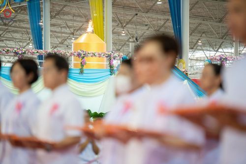 ภาพ No.150131:พิธีทอดผ้าป่าสมทบกฐินวัดพระธรรมกาย และสมทบกฐิน 30,000 วัดทั่วไทย ครั้งที่ 1 เนื่องในวันธรรมชัย 27 สิงหาคม พ.ศ.2567 ณ สภาธรรมกายสากล วัดพระธรรมกาย