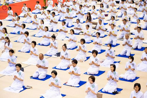 ภาพ No.146125:วันมหารำลึก ครั้งที่ 34 พิธีร่วมรำลึกถึงนักสร้างบารมีที่ล่วงลับไปแล้ว , พิธีสวดพระพุทธมนต์ ณ ห้องแก้วสารพัดนึก 1 วัดพระธรรมกาย วันเสาร์ที่ 27 กรกฎาคม พ.ศ. 2567