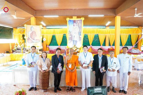 ภาพ No.146727:พิธีต้อนรับสัญญาบัตร พัดยศ ผ้าไตร ในโอกาสที่พระบาทสมเด็จพระเจ้าอยู่หัว ทรงพระกรุณาโปรดพระราชทานสัญญาบัตรตั้งสมณศักดิ์ พระวิมลศาสนวิเทศ (สำรวจ กมโล) เจ้าอาวาสวัดไทยนอร์เวย์ เป็นพระราชาคณะชั้นราช ในราชทินนามที่ “พระราชวชิรศาสนวิเทศ”