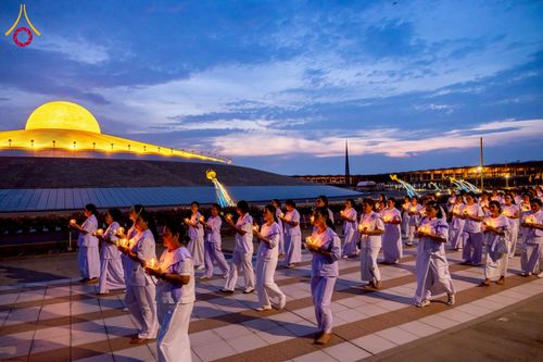 ภาพ No.224249:วันที่ 3-5 พฤษภาคม พ.ศ. 2568  กิจวัตร-กิจกรรมโครงการปฏิบัติธรรมอบรมศีลธรรม “บวชอุบาสิกาแก้ว” ถวายเป็นพระราชกุศล แด่พระบาทสมเด็จพระเจ้าอยู่หัว เนื่องในโอกาสมหามงคล “วันฉัตรมงคล” ณ วัดพระธรรมกาย อ.คลองหลวง จ.ปทุมธานี