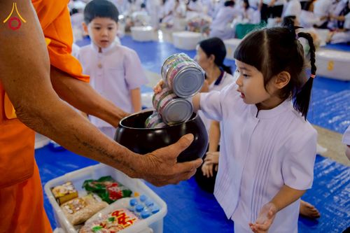 ภาพ No.277030:วันอาทิตย์ที่ 7 ธันวาคม พ.ศ. 2568 พิธีตักบาตรอาทิตย์ต้นเดือน ณ บ้านแก้วเรือนทองคุณยายฯ วัดพระธรรมกาย